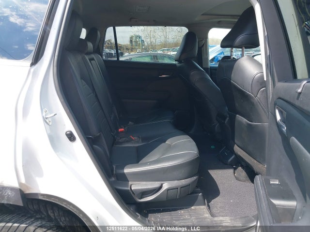 5TDGZRBH0MS548224 Toyota Highlander Xle