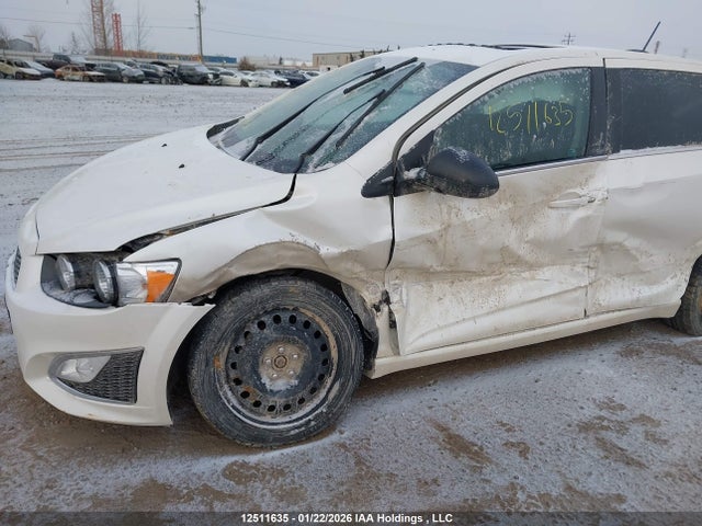 1G1JG6SB8F4213855 Chevrolet Sonic Rs Auto