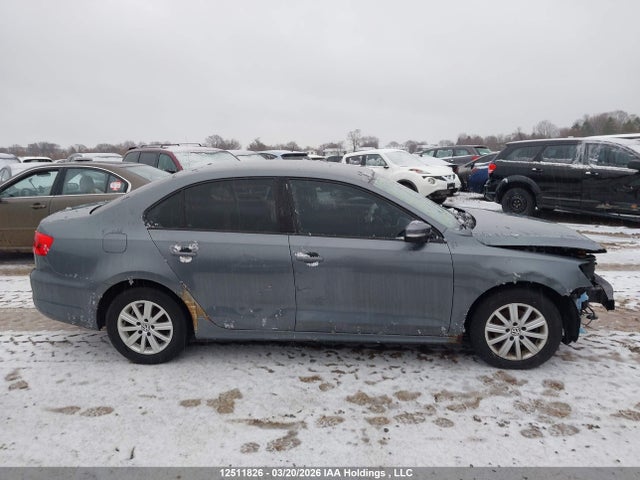 12511826 :رقم المزاد ، 3VWDK7AJ1BM377638 vin ، 2011 Volkswagen Jetta 2.0l Comfortline مزاد بيع