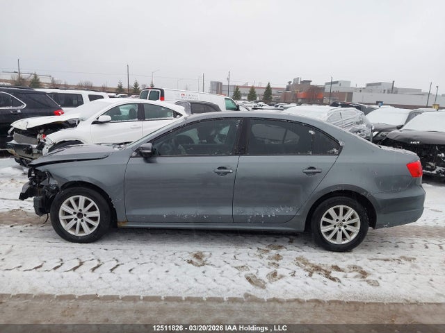 12511826 :رقم المزاد ، 3VWDK7AJ1BM377638 vin ، 2011 Volkswagen Jetta 2.0l Comfortline مزاد بيع