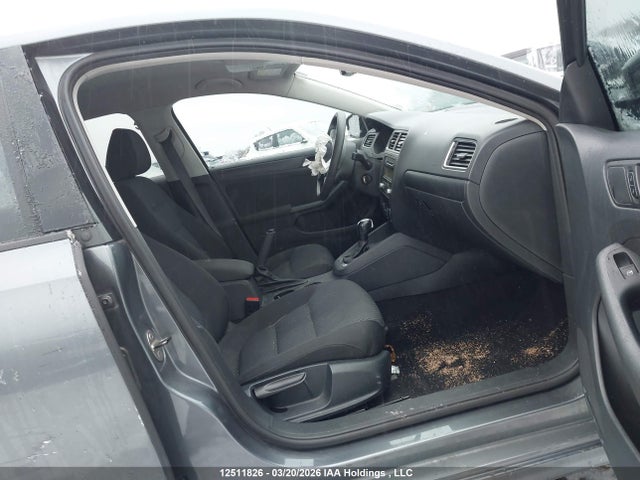 12511826 :رقم المزاد ، 3VWDK7AJ1BM377638 vin ، 2011 Volkswagen Jetta 2.0l Comfortline مزاد بيع