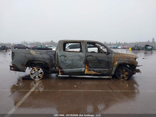 5TFAY5F19HX586615 Toyota Tundra Crewmax 1794/platinum