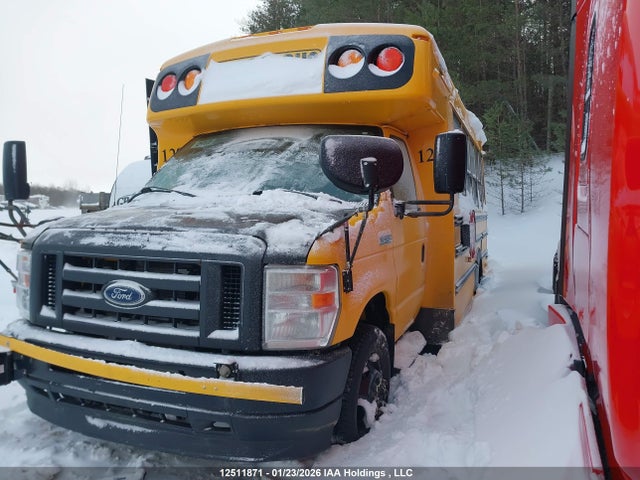 Ford E-450 Cutaway 2022 1FDFE4FN1NDC02265 Image 2
