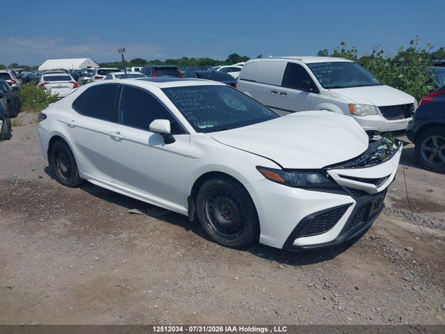 12512034 :رقم المزاد ، 4T1B21HK4NU016535 vin ، 2022 Toyota Camry Hybrid Se مزاد بيع
