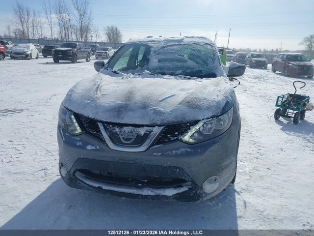 JN1BJ1CR8JW285053 Nissan QASHQAI