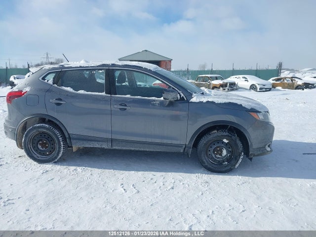 JN1BJ1CR8JW285053 Nissan QASHQAI