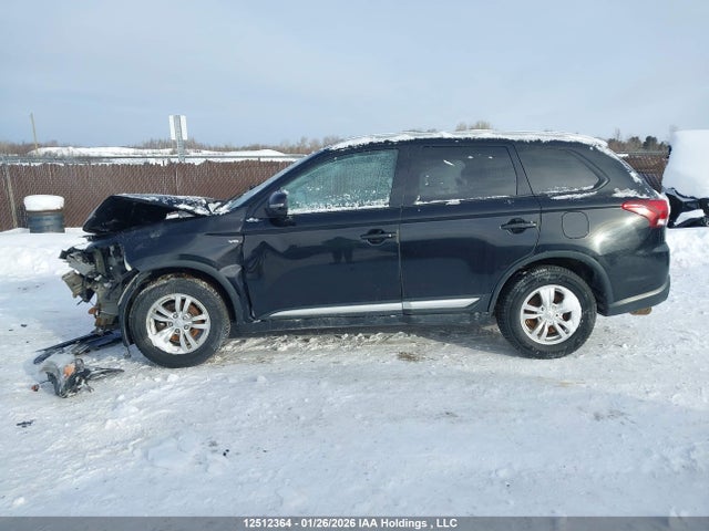 JA4JZ3AX9HZ607541 Mitsubishi Outlander Se