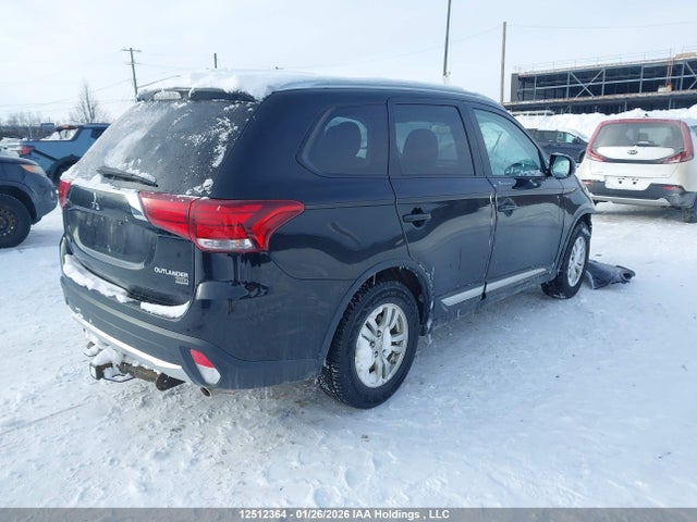 JA4JZ3AX9HZ607541 Mitsubishi Outlander Se
