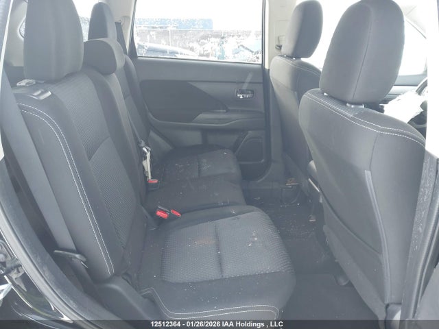 JA4JZ3AX9HZ607541 Mitsubishi Outlander Se