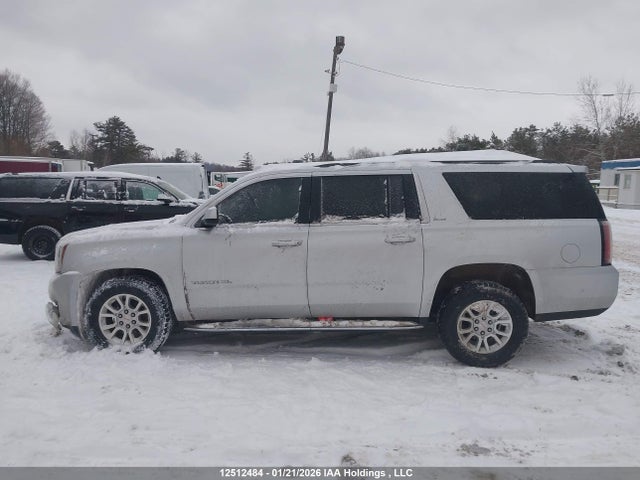 GMC Yukon Xl Sle 2017 1GKS2FKC7HR405099 Image 14