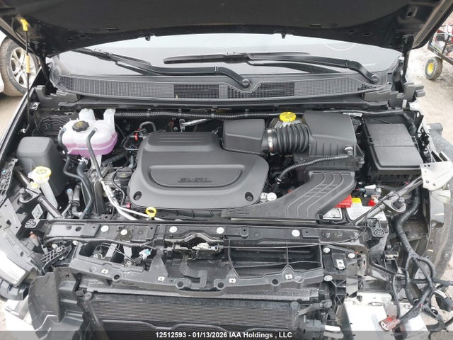 Chrysler Pacifica Limited 2026 2C4RC1GGXTR213717 Image 10