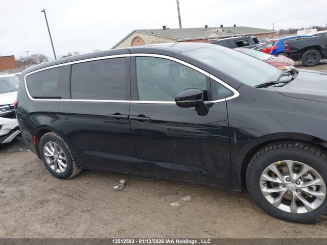 Chrysler Pacifica Limited 2026 2C4RC1GGXTR213717 Image 14