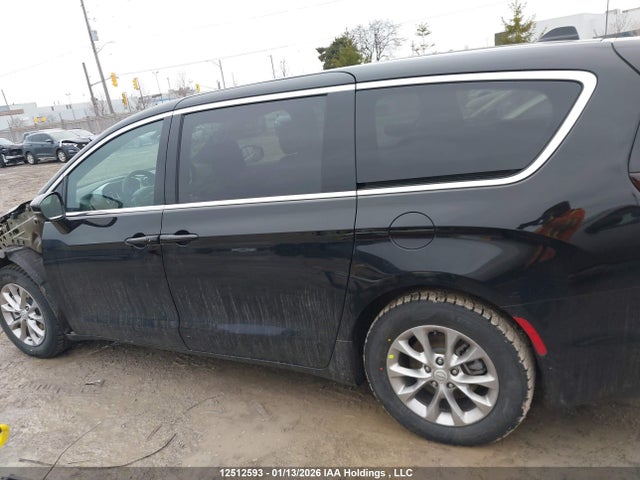 Chrysler Pacifica Limited 2026 2C4RC1GGXTR213717 Image 15