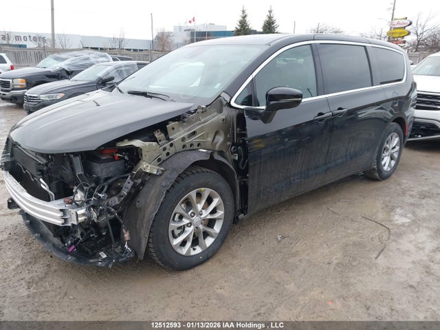Chrysler Pacifica Limited 2026 2C4RC1GGXTR213717 Image 2