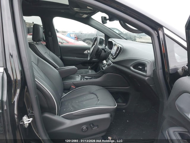 Chrysler Pacifica Limited 2026 2C4RC1GGXTR213717 Image 5