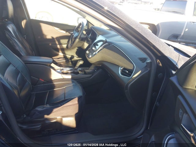 1G1ZD5ST0JF113647 Chevrolet MALIBU LT