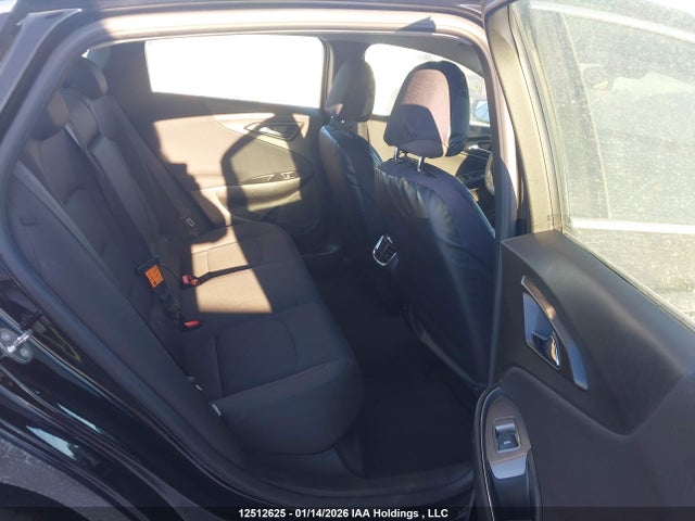 1G1ZD5ST0JF113647 Chevrolet MALIBU LT