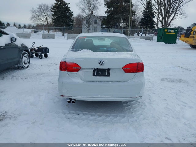 2014 Volkswagen Jetta 2.0l Trendline+ მანქანა იყიდება აუქციონზე, vin: 3VW2K7AJ4EM408893, აუქციონის ნომერი: 12512839