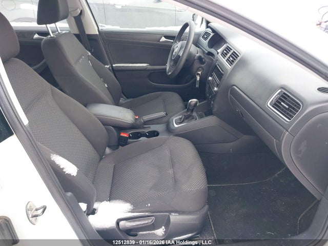 2014 Volkswagen Jetta 2.0l Trendline+ მანქანა იყიდება აუქციონზე, vin: 3VW2K7AJ4EM408893, აუქციონის ნომერი: 12512839