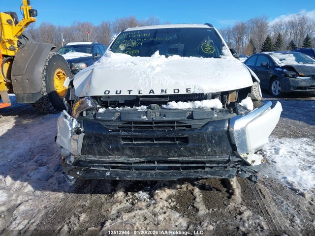 JA4JZ3AX2JZ606804 Mitsubishi Outlander