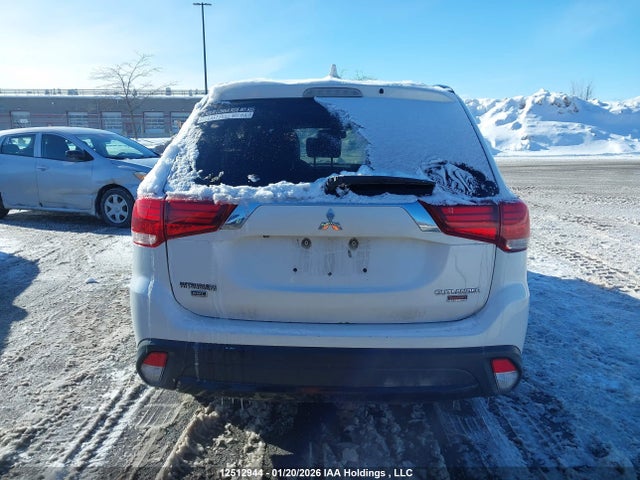 JA4JZ3AX2JZ606804 Mitsubishi Outlander