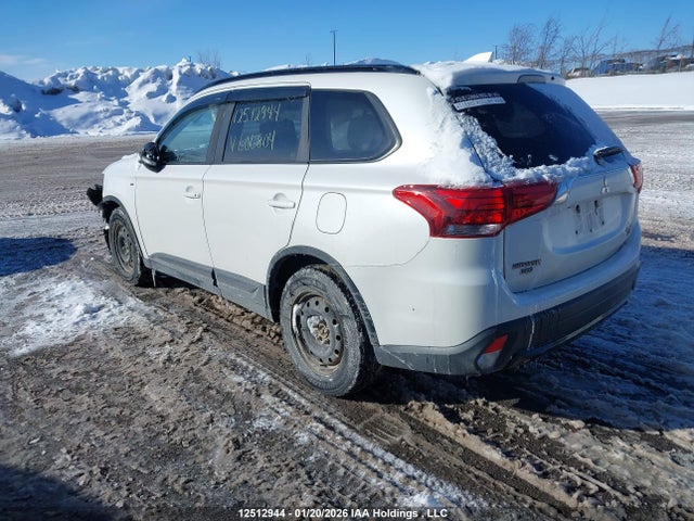 JA4JZ3AX2JZ606804 Mitsubishi Outlander