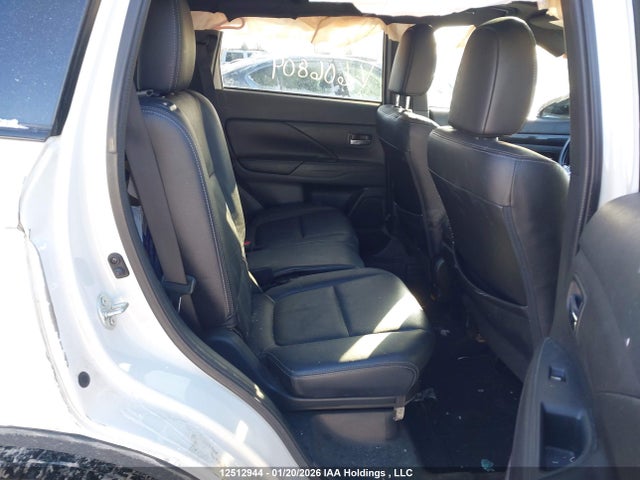 JA4JZ3AX2JZ606804 Mitsubishi Outlander