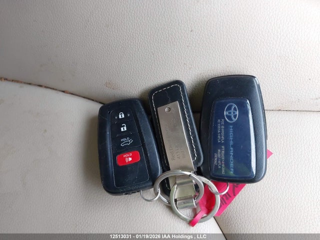 5TDGZRBH6NS568978 Toyota Highlander Xle
