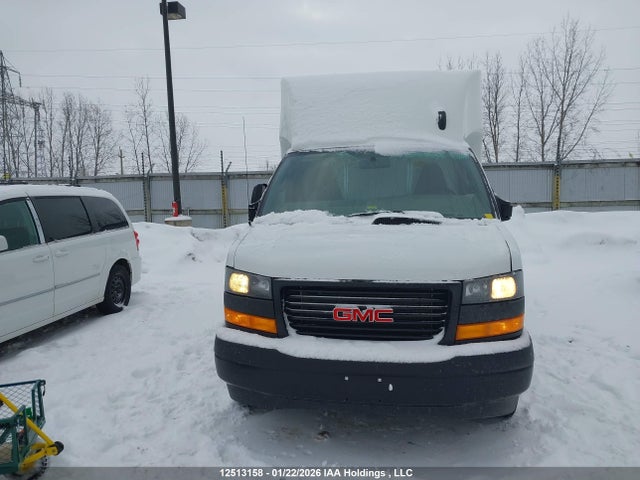 7GZ07RF73RN016314 GMC Savana Cutaway Work Van