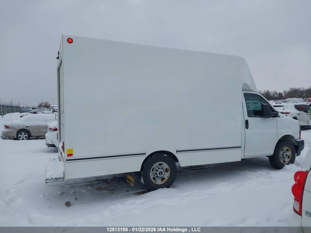 7GZ07RF73RN016314 GMC Savana Cutaway Work Van