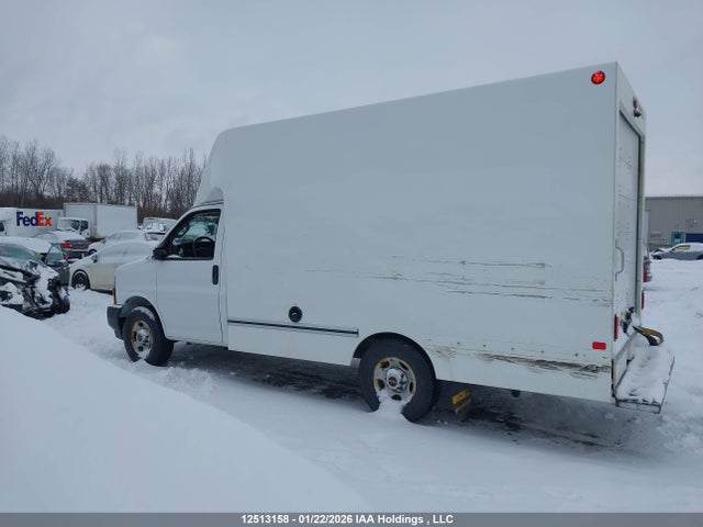 7GZ07RF73RN016314 GMC Savana Cutaway Work Van