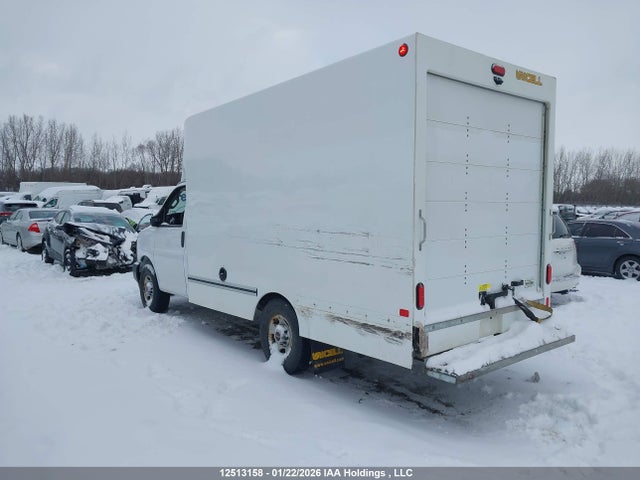 7GZ07RF73RN016314 GMC Savana Cutaway Work Van