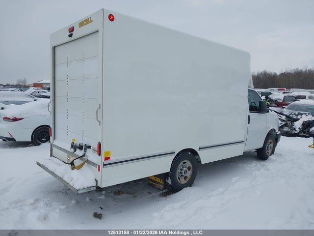 7GZ07RF73RN016314 GMC Savana Cutaway Work Van