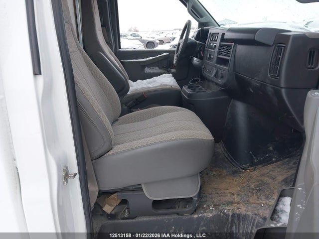 7GZ07RF73RN016314 GMC Savana Cutaway Work Van