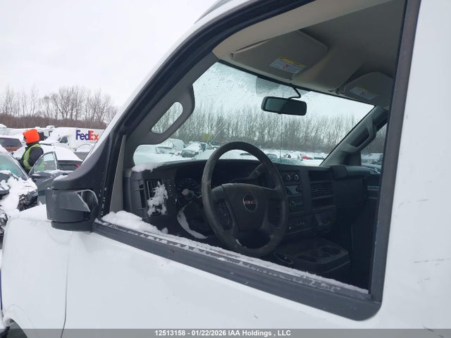7GZ07RF73RN016314 GMC Savana Cutaway Work Van