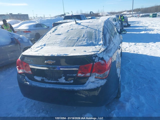 1G1P75SZ2E7235347 Chevrolet Cruze