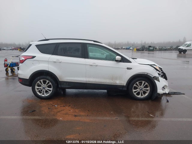 1FMCU9GD4JUD31801 Ford ESCAPE SE