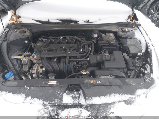KMHLM4AG6NU310489 Hyundai Elantra Preferred Ivt With Sun And Tech Package