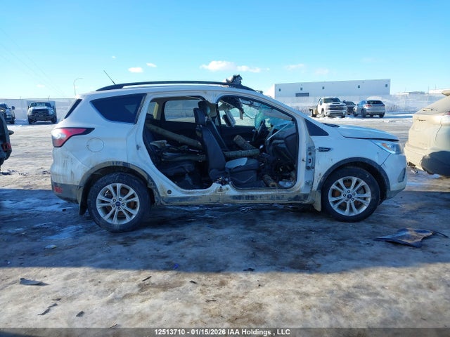 1FMCU9HD5JUD39808 Ford ESCAPE SEL