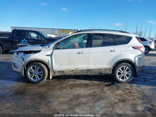 1FMCU9HD5JUD39808 Ford ESCAPE SEL