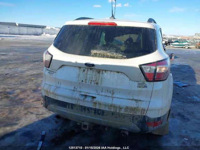 1FMCU9HD5JUD39808 Ford ESCAPE SEL