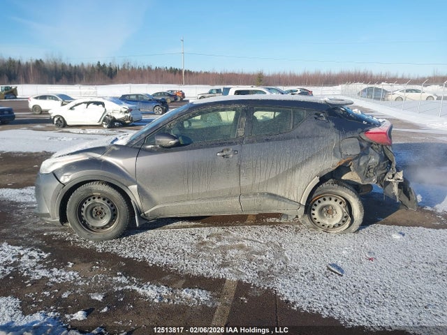 JTNKHMBX1M1107184 Toyota C-HR LE
