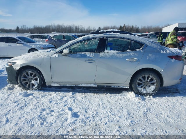 JM1BPBCM3K1124372 Mazda MAZDA3