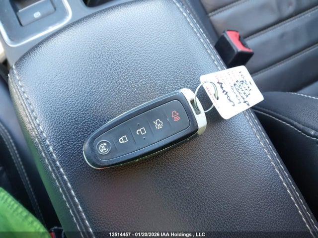 1FMCU0J99HUF09633 Ford Escape Titanium