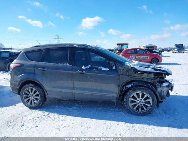 1FMCU0J99HUF09633 Ford Escape Titanium