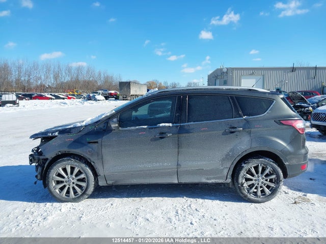 1FMCU0J99HUF09633 Ford Escape Titanium