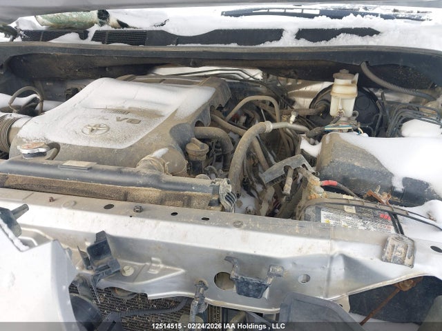 5TFAY5F17JX700102 Toyota Tundra Platinum 5.7l V8