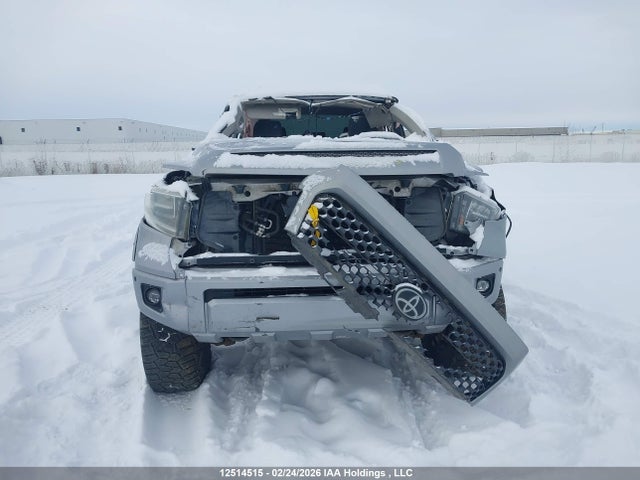 5TFAY5F17JX700102 Toyota Tundra Platinum 5.7l V8