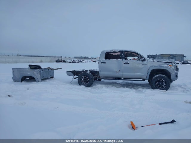 5TFAY5F17JX700102 Toyota Tundra Platinum 5.7l V8
