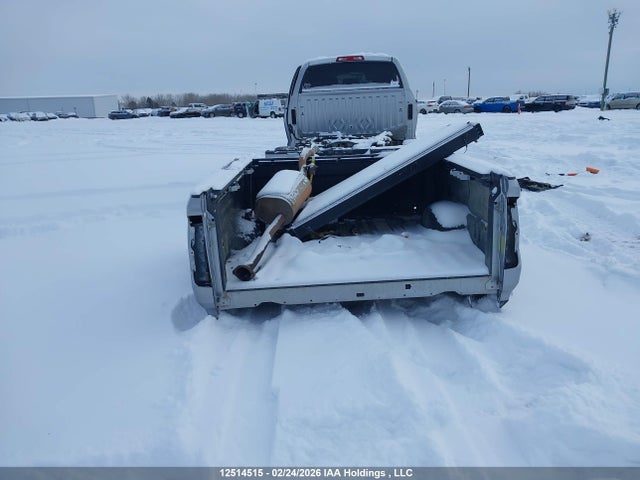 5TFAY5F17JX700102 Toyota Tundra Platinum 5.7l V8